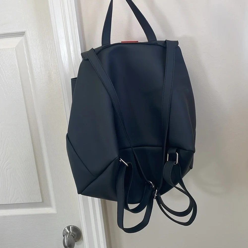 O Bag - Small Classic Backpack - Black - Picture 5 of 10
